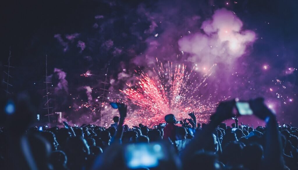fireworks-4768501_1920